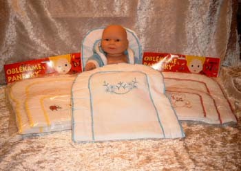 Sengesæt med broderi 50-55 cm.