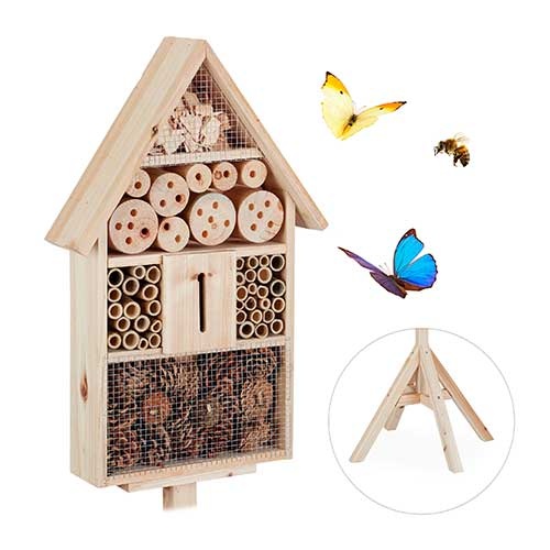 Insekthotel i grantræ med stander 140 cm.