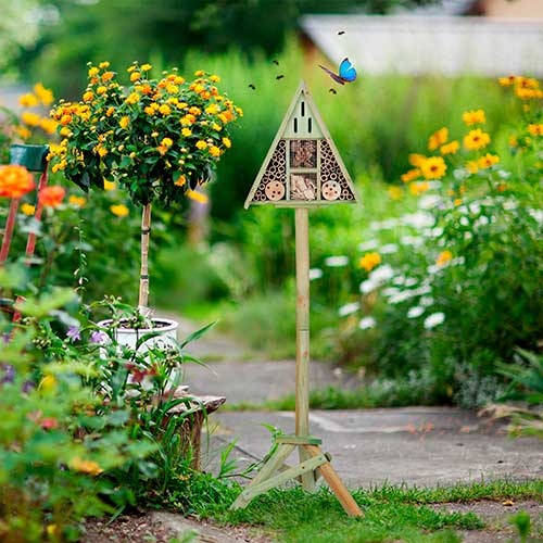 Grantræ insekthotel med stander 130 cm.