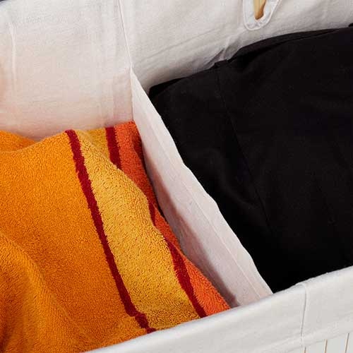 Hvid vasketøjskurv sammenklappelig