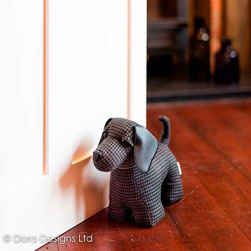 George labrador dørstopper hund