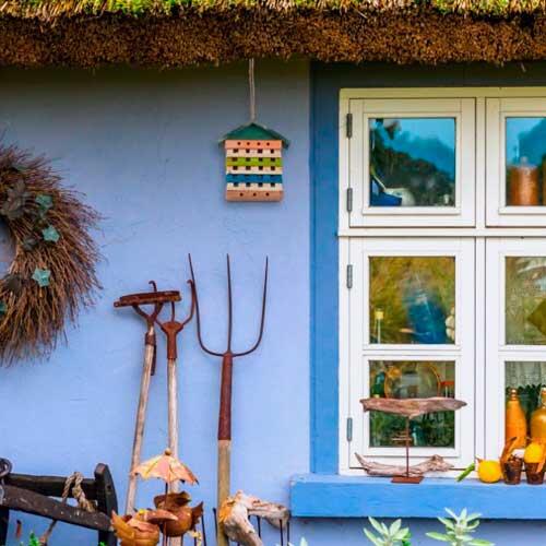 Bihus til ophæng - 19,5 x 18 x 14 cm.