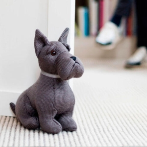 Aaron Scottie Sitting - Dørstopper hund